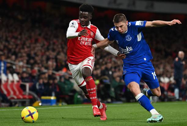 他們憑藉強 他們憑藉強